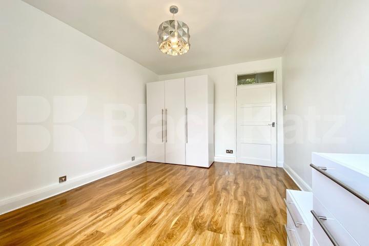 Fabulous location and perfect for students or young professionals Cruikshank Street, Kings Cross